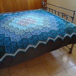 Honeycomb Web Blanket PDF crochet pattern