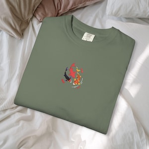 Maglietta con ricamo di pesci koi - Ocean & Moon Spirits Tee immagine 10