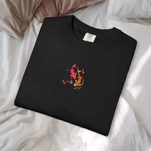 Maglietta con ricamo di pesci koi - Ocean & Moon Spirits Tee immagine 16