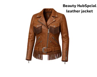 Könnte beinhalten: Braune Lederjacke mit Fransen an Brust, Schultern und Taille. Die Jacke hat einen Reißverschluss, einen Gürtel und silberfarbene Nieten. Der Text "Beauty HubSpcial leather jacket" ist im Bild zu sehen.