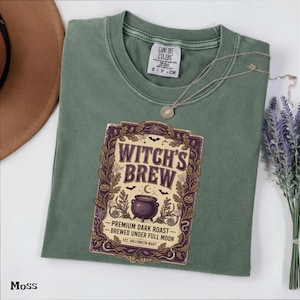 Comfort Colors® Witches Brew-skjorta, mörkrostat kaffe Halloween-t-shirt, rolig kaffehäxa-skjorta, läskig säsongskaffeälskare-gåva