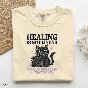 Heilung verläuft nicht linear – T-Shirt, Arbeit ist okay – T-Shirt, Katzen-T-Shirt zum Thema psychische Gesundheit, T-Shirt zur Sensibilisierung für Selbstfürsorge, inspirierendes Heilungs-GIF