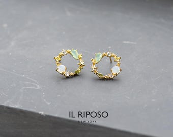 Pendientes de plata de ley bañados en oro: Corona de hojas de circonita