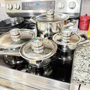 Juego de 8 piezas de utensilios de cocina Nutri Stahl Rainbow de acero inoxidable: cacerolas, ollas y caldos con tapa.