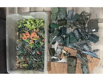 Huge Lot Plastic Toy Soldiers Military Vehicles Tanks Army Men Playset Pieces
