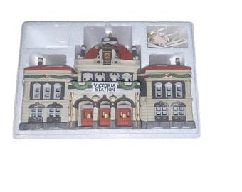 Estación y andén Victoria de la colección Dickens' Village de Department 56, año 1989.