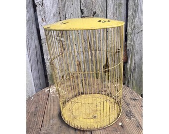 Vintage ronde gele metalen vogelkooi hangend/tafel 14 x 11 cottage oma
