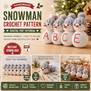 Peut inclure: Un patron de crochet PDF numérique pour bonhommes de neige, avec le texte HANDMADE SNOWMAN CROCHET PATTERN et DIGITAL PDF TUTORIAL. L'image montre quatre bonhommes de neige au crochet avec des bonnets gris et des lettres rouges A, B, C, E.