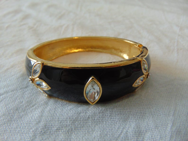 trifari bracelet black enamel clear crystals bangle 7 in gold plated sparkling bold glam clamper vintage signed