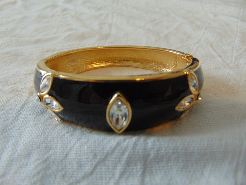 trifari bracelet black enamel clear crystals bangle 7 in gold plated sparkling bold glam clamper vintage signed