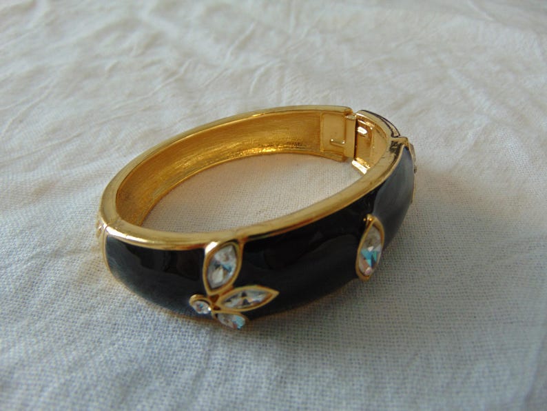 trifari bracelet black enamel clear crystals bangle 7 in gold plated sparkling bold glam clamper vintage signed