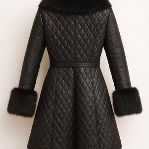 Abrigo de cuero acolchado negro con ribete de piel / Chaqueta de invierno de lujo para mujer imagen 2