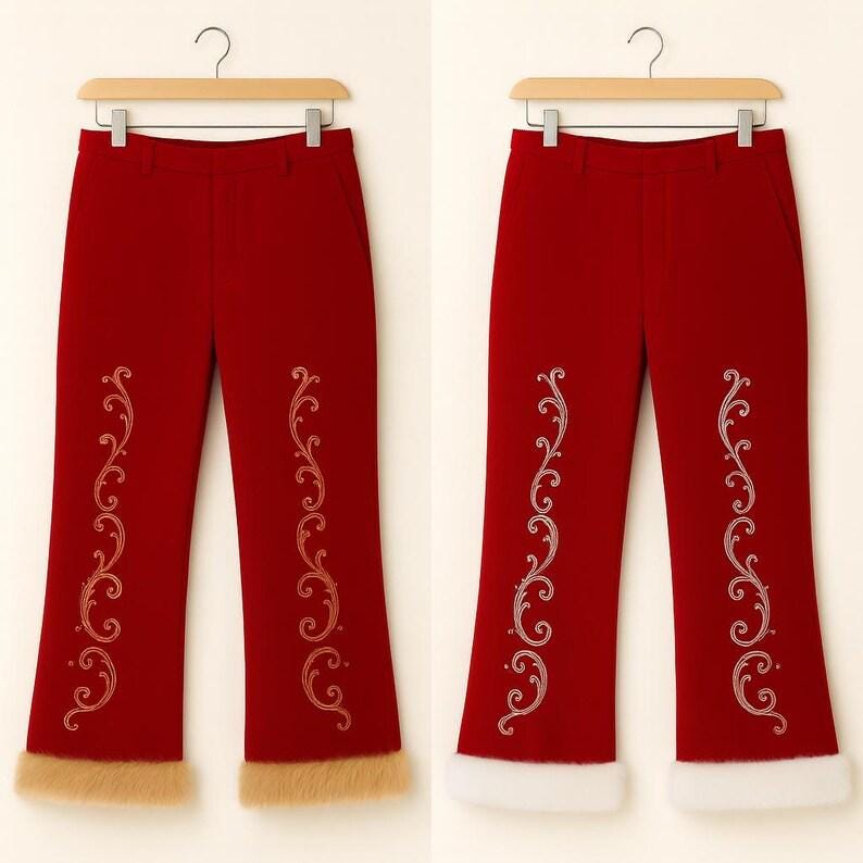 Pu&ograve; includere: Due paia di pantaloni rossi appesi a grucce di legno. Ogni paio presenta un motivo ricamato a volute color oro sulla parte anteriore delle gambe e un bordo spesso in pelliccia sintetica lungo l'orlo inferiore dei pantaloni.