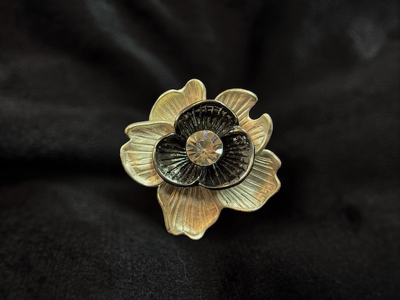 Vintage Bloom Statement Ring - image 1