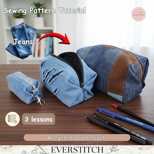 Pode incluir: Imagem de um tutorial de costura para um estojo de jeans reciclados. A imagem mostra três estojos de ganga de tamanhos diferentes, com zíperes e um design desgastado em um deles. O texto "Sewing Pattern Tutorial" e "Recycled Jeans Pouch" são visíveis.