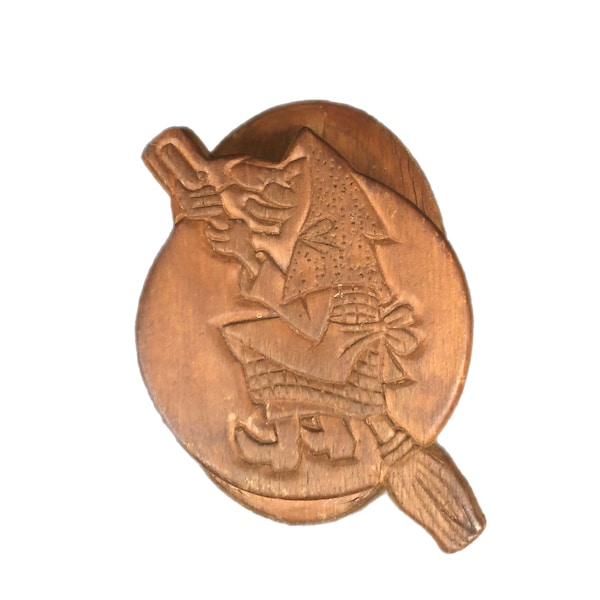 Vintage Norwegian wooden Good luck Kitchen Witch clip. Scandinavian 1960-1970 82201