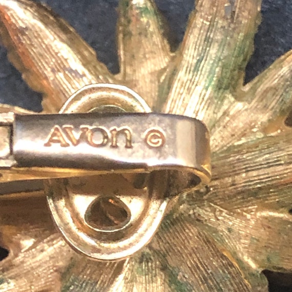 Vintage Avon gold tone leaf clip on earrings. 197… - image 3