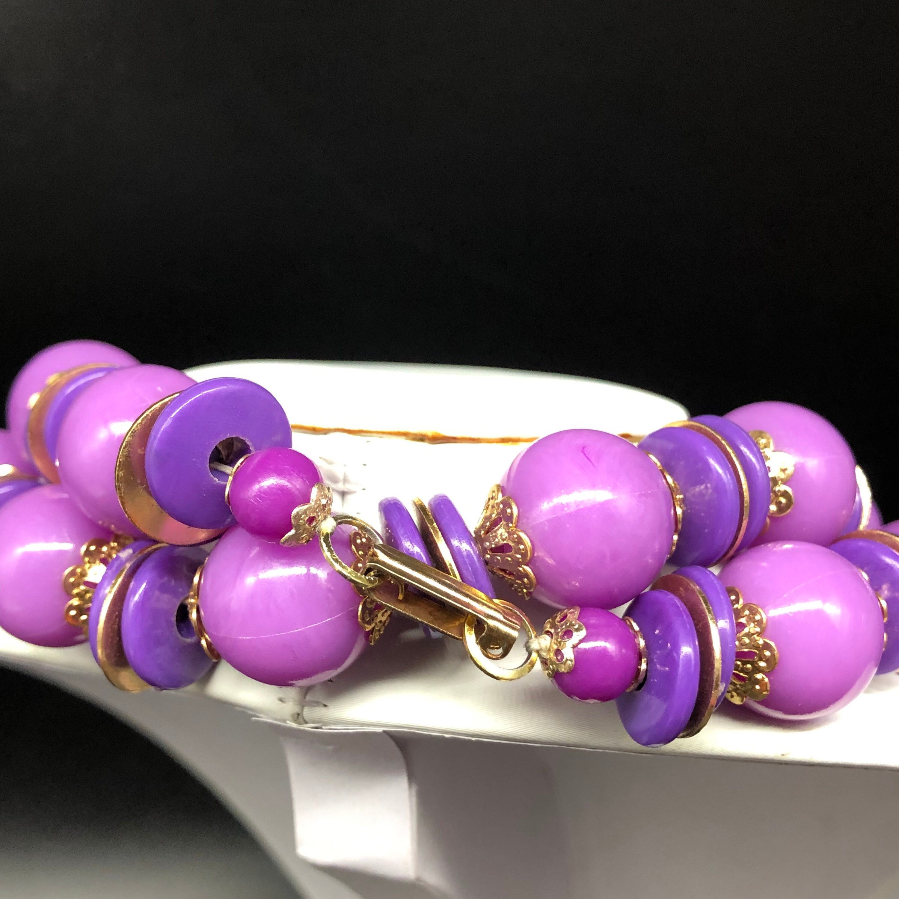 Collier De Perles Vintage En Résine Parme/violet - Bijou Ancien Original - Occasion