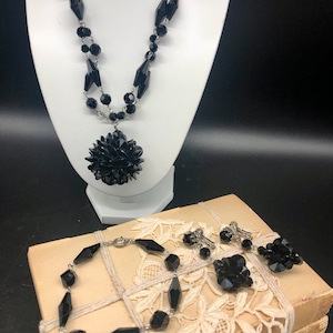 Lot de 3 bijoux Vendôme vintage. Collier en cristal noir avec bracelet et boucles d'oreilles clip, 12405F