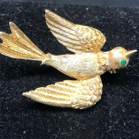 Vintage JJ bird brooch pin green eye, gold tone. … - image 2