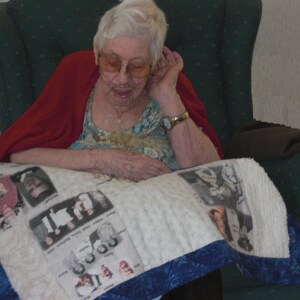 Quilt - Honoring the Memory of Young & Old. Add Meaningful Words to Collages. Alzheimer's Friendly. afbeelding 4