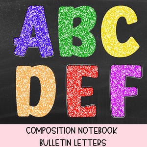 Könnte beinhalten: Die Buchstaben A, B, C, D, E und F sind in einem Kompositionsheft-Muster dargestellt. Der Buchstabe A ist lila, B ist grün, C ist gelb, D ist orange, E ist rot und F ist magenta. Der Text darunter lautet COMPOSITION NOTEBOOK BULLETIN LETTERS.