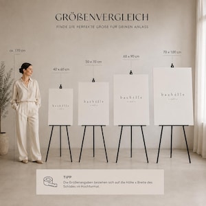 May include: Four white rectangular signs on black metal easels, labeled with the text 'bach&eacute;lle studio'. Sizes displayed are 40x60 cm, 50x70 cm, 60x90 cm, and 70x100 cm. The image includes the text 'GR&Ouml;BENVERGLEICH' and a tip about sign dimensions.