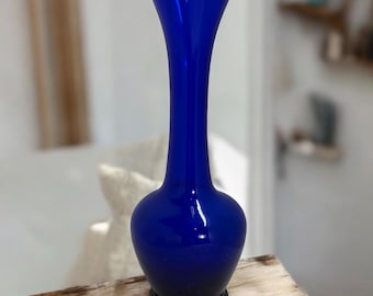 Early 20th century Victorian Edwardian bud vase cobalt blue