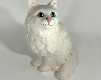 Beswick Persian Cat Royal Doulton Model No. 1867 Figurine White Porcelain Animal Vintage