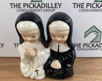 Vintage Ceramic Praying Nuns Figurine Black White Habit Religious 6386A 3.5"