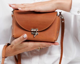 Kleine leren schoudertas | Gepersonaliseerde damesportemonnee | Minimalistische alledaagse tas