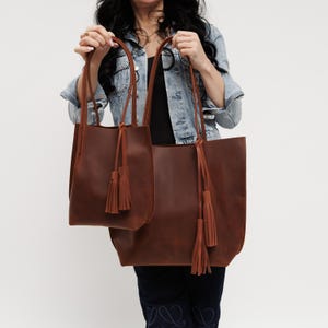 Personalisierter Leder Quaste Taschenanhänger: Initialen Geschenk, 12 Farben Kleine und Große Quasten Bild 16