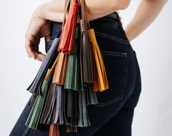 Portachiavi personalizzato in pelle con nappina: regalo con iniziali, 12 colori, nappine piccole e grandi