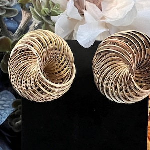 Vintage Gold Toned Metal Wire Swirl  EARRINGS