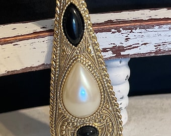 1928 Faux Pearl and Onyx Gold Tone Brooch