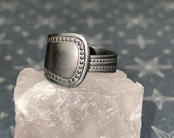 Anillo de cuchara de acero inoxidable hecho a mano: joyería de plata reciclada de segunda mano