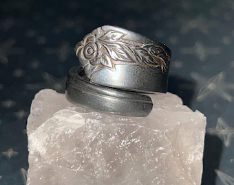 Anillo de cuchara de acero inoxidable hecho a mano: joyería de plata reciclada de segunda mano
