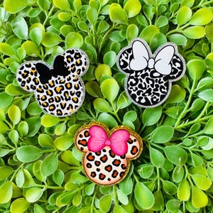 Mouse Cheetah flatback: Set/2 Minnie Mouse shape Acrylic, Animal Kingdom Flatback, Badge Reel Topper, Glitter planar resin, Hair bow Supply