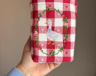 Gestickte Erdbeer-Gans-Cup Koozy, isolierte Trinkhülle