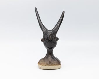 Ceramiczny rogaty stwór // Północ, wojownik i spiczasta figurka