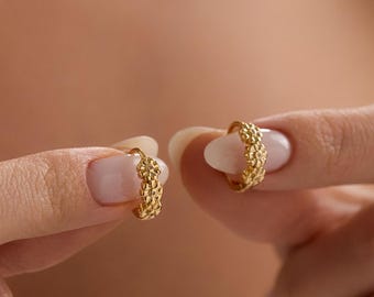 Boucles d'oreilles créoles Daisy Huggie en plaqué or 18 carats, bijoux floraux pour femme
