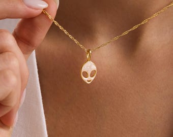 Collana con ciondolo alieno placcato in oro, gioielli UFO smaltati