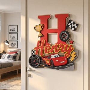 Placa de madeira personalizada com o nome "Relâmpago McQueen", decoração fofa para quarto infantil, presente de aniversário para menino.