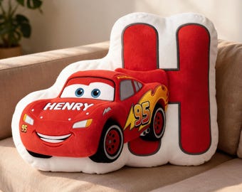 Cojín con inicial personalizada de Lightning McQueen, almohada infantil personalizada con forma de coche, bonita decoración inicial para la habitación del bebé, regalo de cumpleaños para niño pequeño.