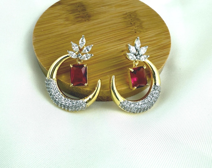 ClovArc Gold Arc Earrings – Minimal Curved Earrings for Everyday & Work