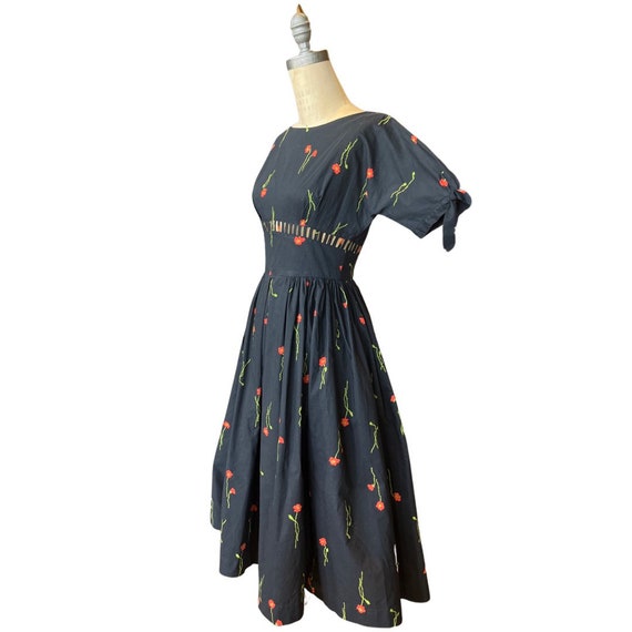 1950s black floral print sundress - image 3