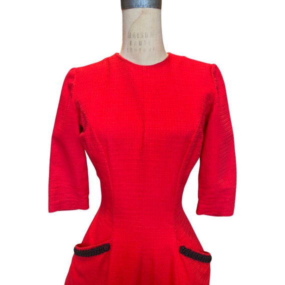 1950s red dress with black trim - image 3