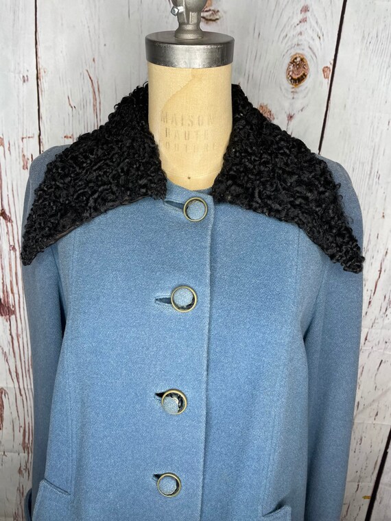 1940s wool powder blue coat with fur collar - image 4
