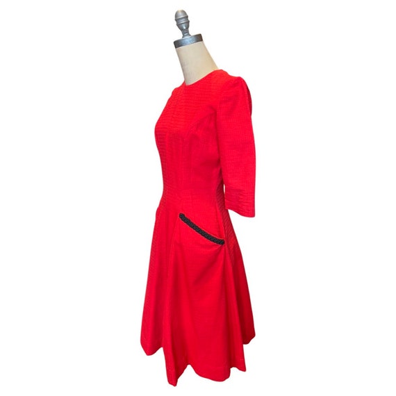 1950s red dress with black trim - image 2