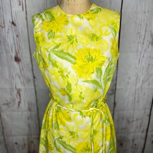 1950s yellow floral print dress image 3